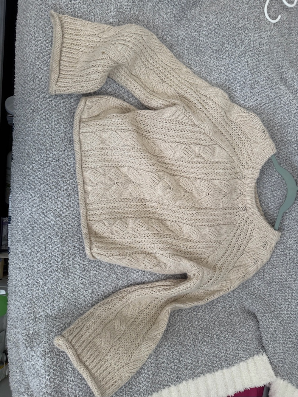 Universal Thread Cream Cable Knit Crewneck Sweater